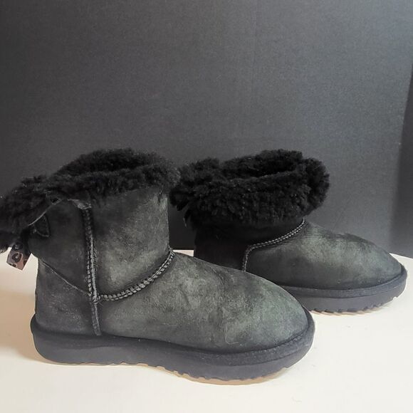 Ugg Women's Deep Green Short Ankle Boots - Picture 3 of 10